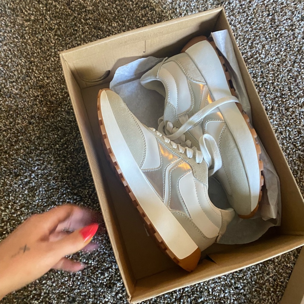 Steve Madden style tennis shoes size 8